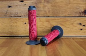 NOS &Chi;&epsilon;&iota;&rho;&omicron;&lambda;&alpha;&beta;έ&sigmaf; Diamondback BMX Grips Red