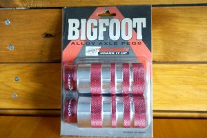 NOS/NIB &Alpha;&nu;&alpha;&beta;&alpha;&tau;ή&rho;&epsilon;&sigmaf; ODYSSEY BIG FOOT Alloy Pegs 3/8 - 10mm Red