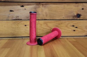 NOS &Chi;&epsilon;&iota;&rho;&omicron;&lambda;&alpha;&beta;έ&sigmaf; Odyssey Gedda BMX Grips Red